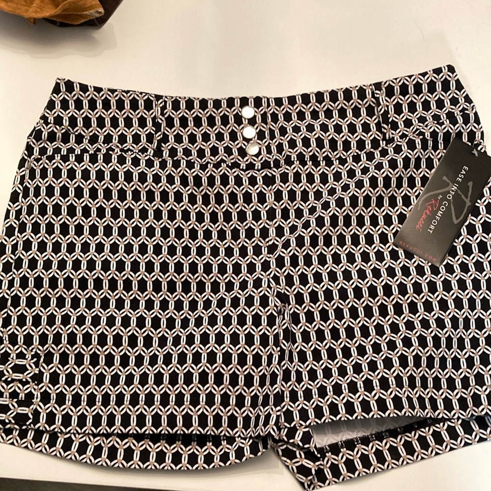 Rekucci patterned ladies’ shorts